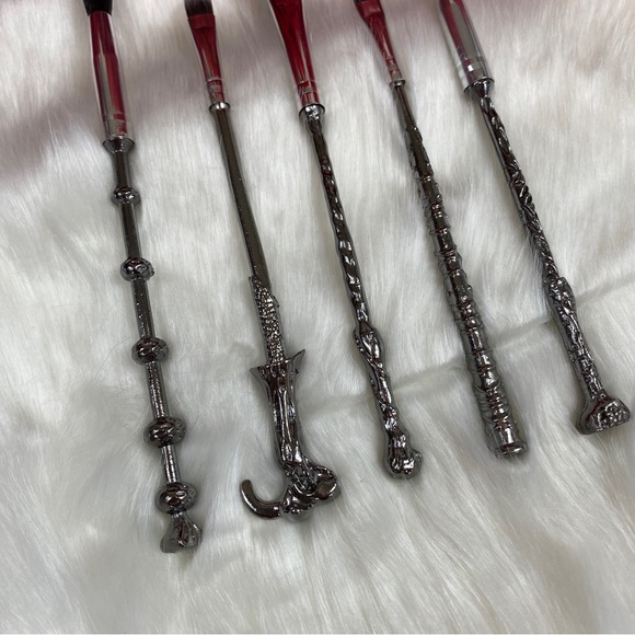 Harry Potter Wand 5 Piece Makeup Brush Set - Picture 9 of 13